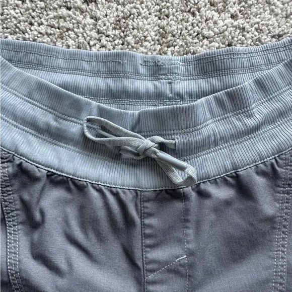 The North Face Women’s Medium Athletic Shorts Gray Active Hiking Gorpcore - Picture 3 of 13